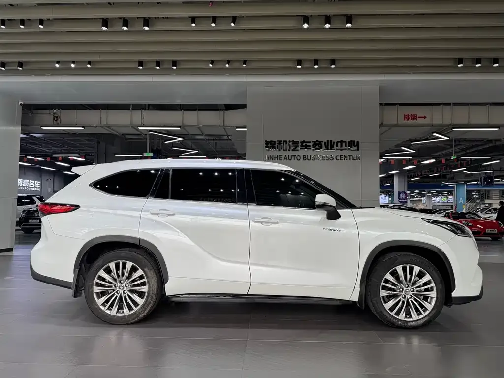 Toyota Highlander — фото 2