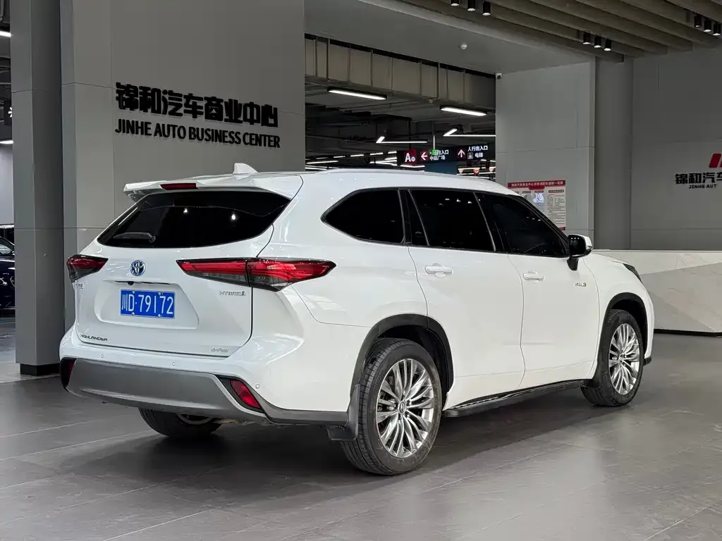 Toyota Highlander — фото 6