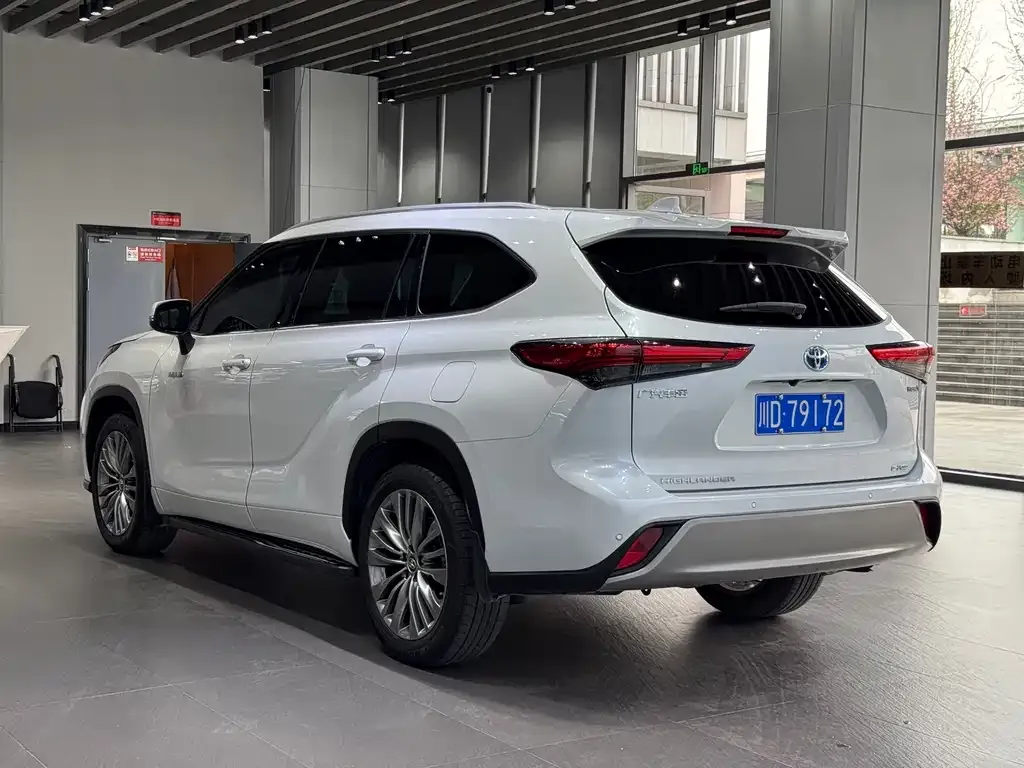 Toyota Highlander — фото 5