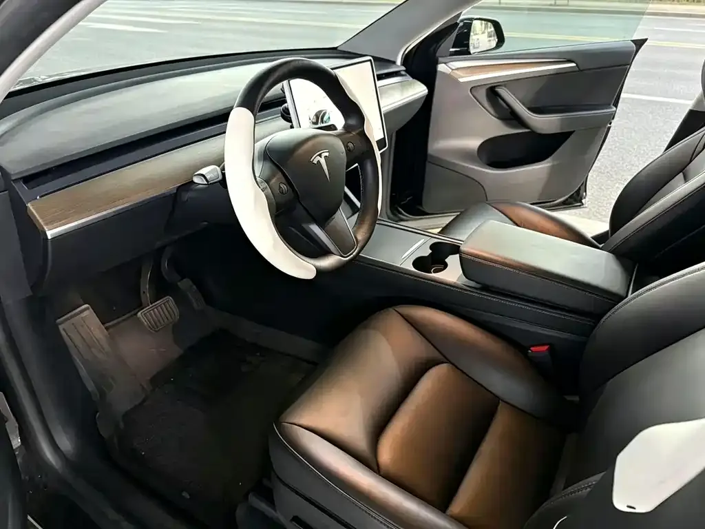 Tesla Model Y — фото 4