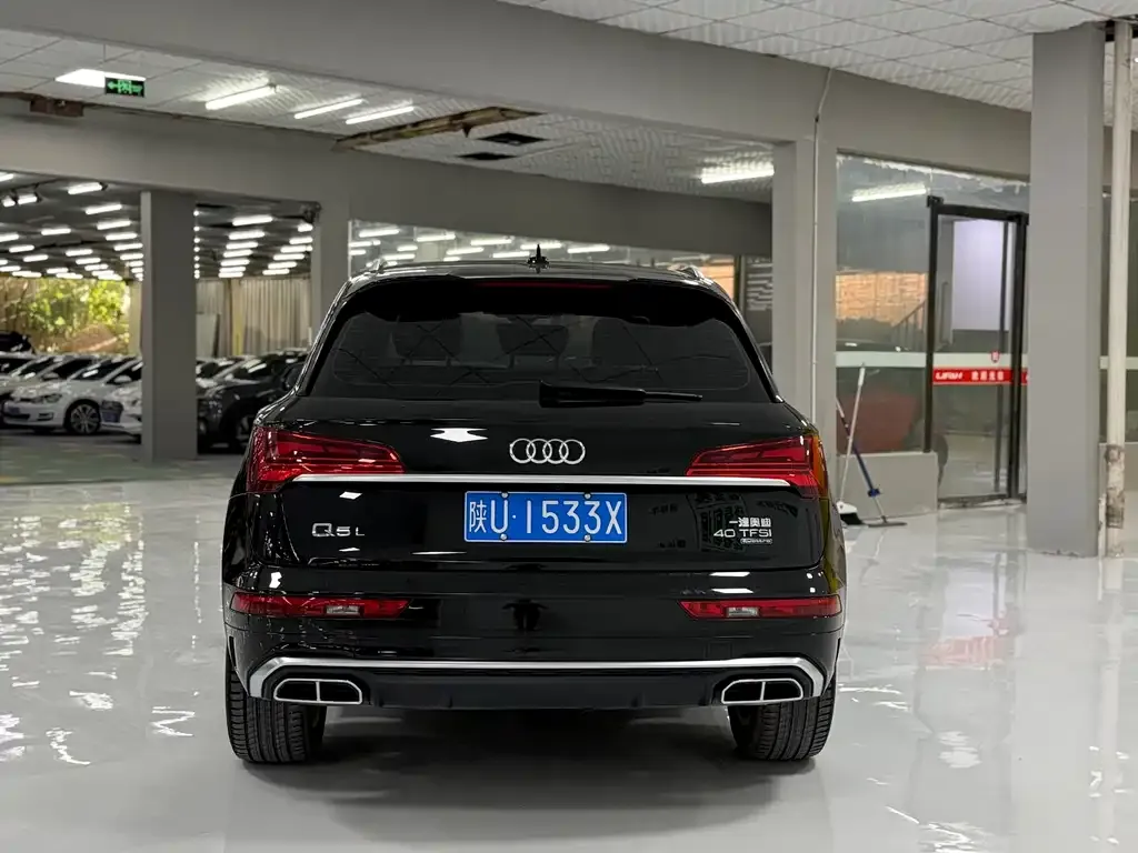 Audi Q5L — фото 6