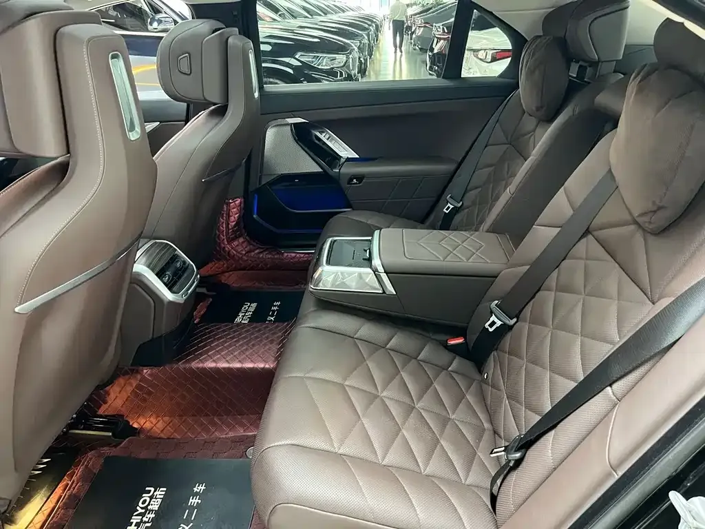 BMW 7 Series 2024 из CN, фото 9