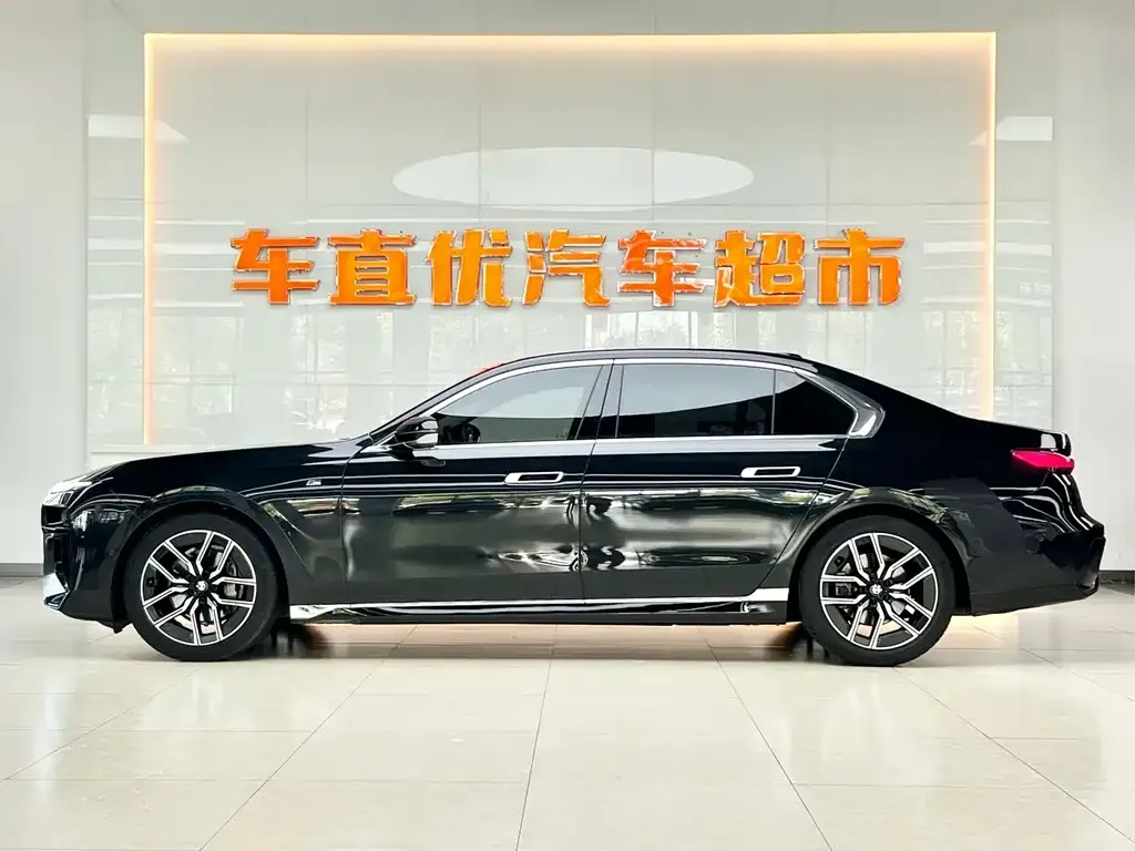 BMW 7 Series 2024 из CN, фото 10