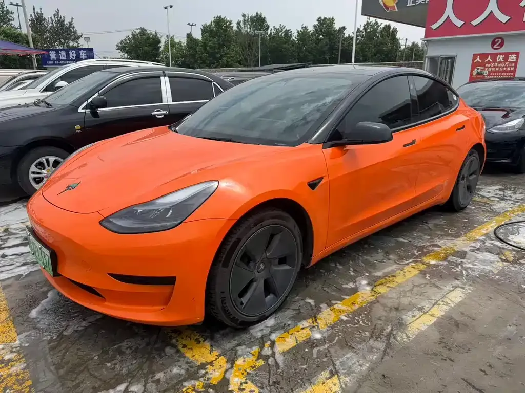 Tesla Model 3 — фото 1