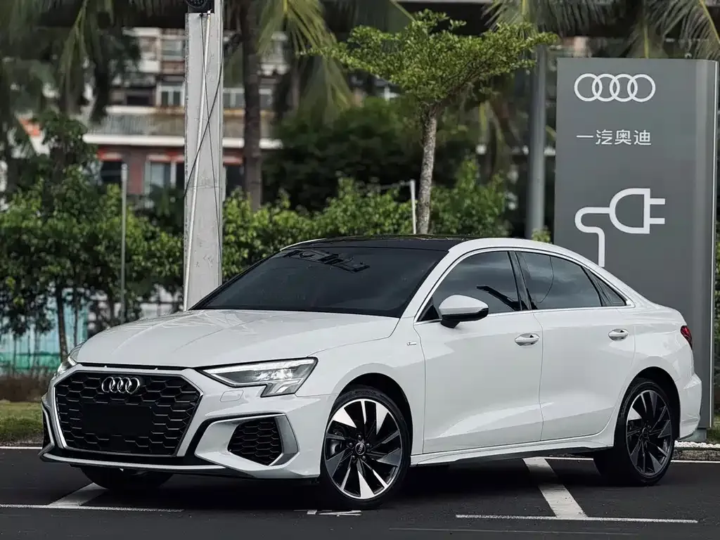 Audi A3 — фото 1
