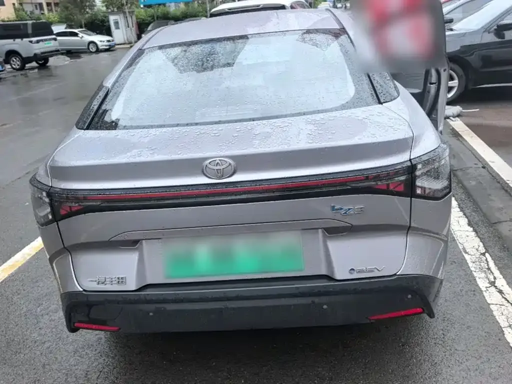 Toyota bZ3 2024 из CN, фото 2