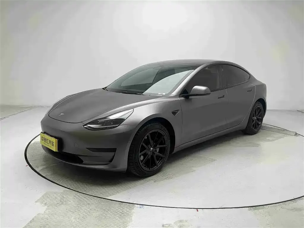 Tesla Model 3 — фото 1