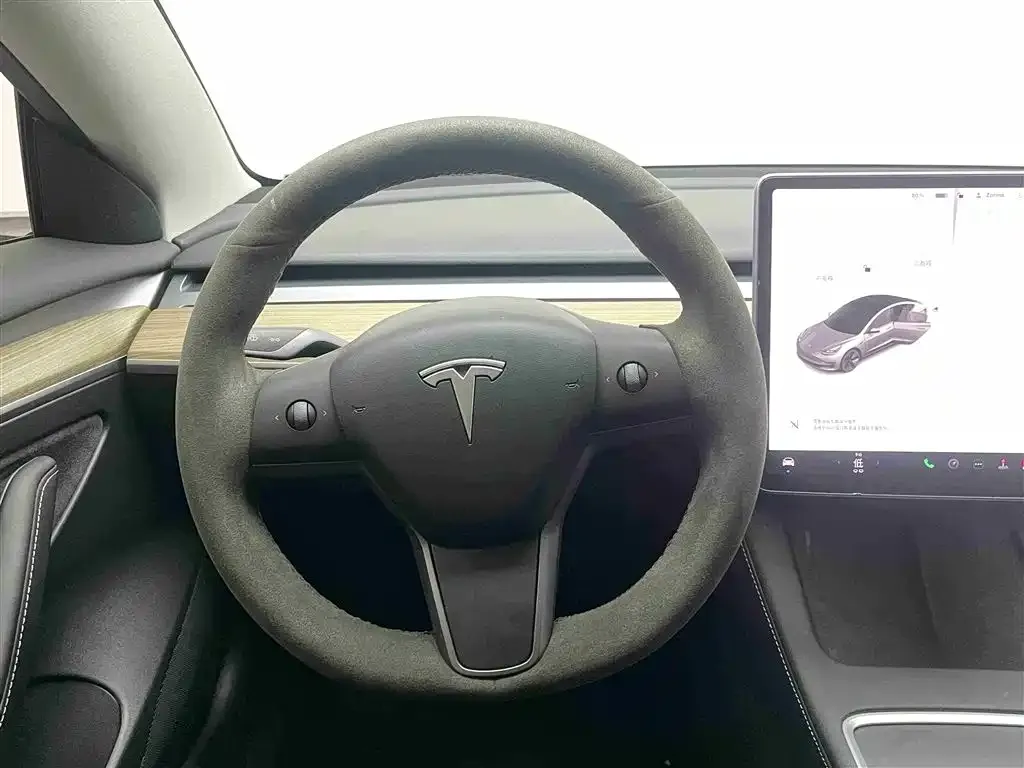 Tesla Model 3 — фото 7