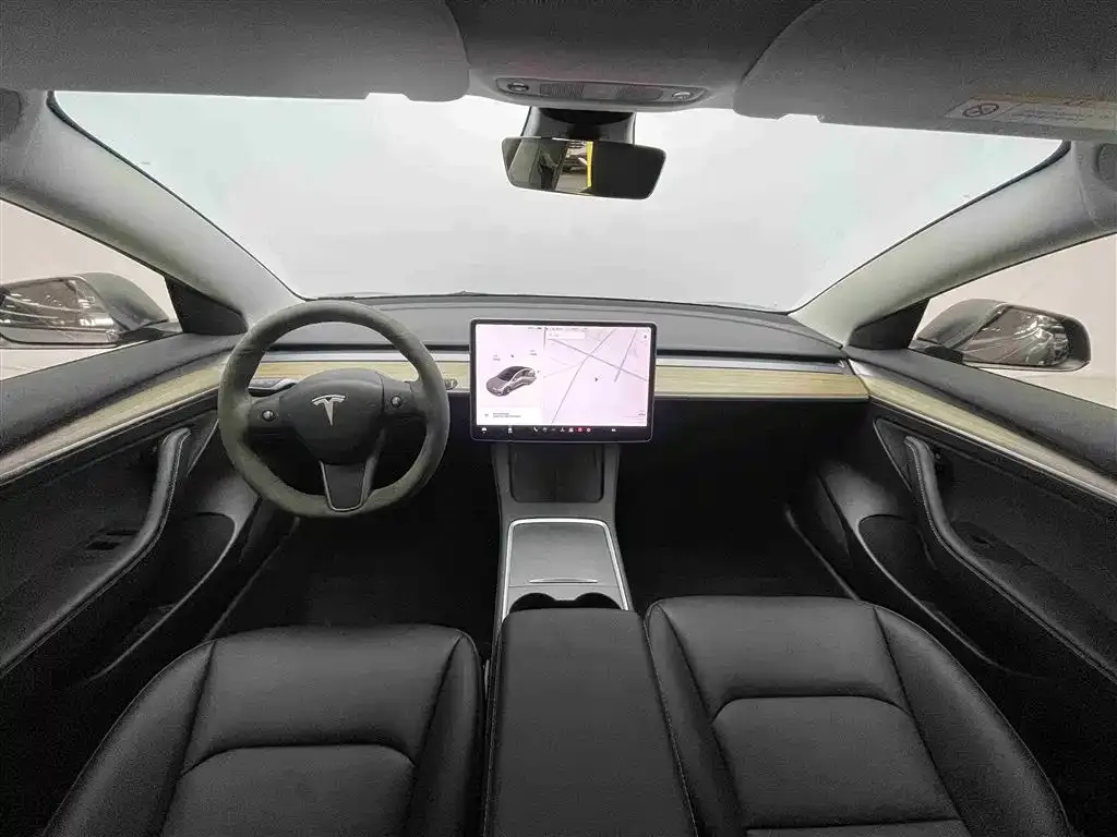 Tesla Model 3 — фото 5
