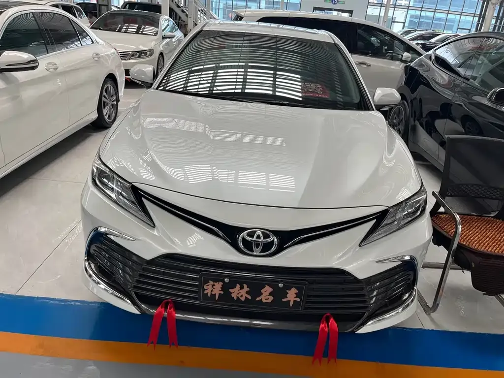 Toyota Camry — фото 8