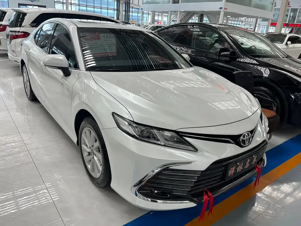 Toyota Camry — фото 7
