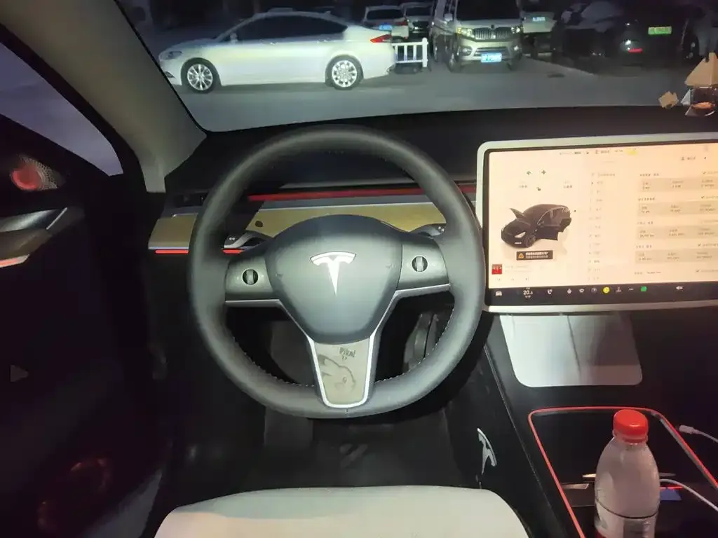 Tesla Model Y — фото 9