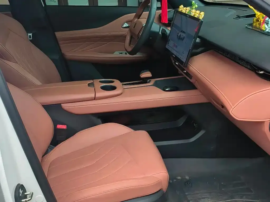 Changan UNI-Z New Energy 2024 из CN, фото 2