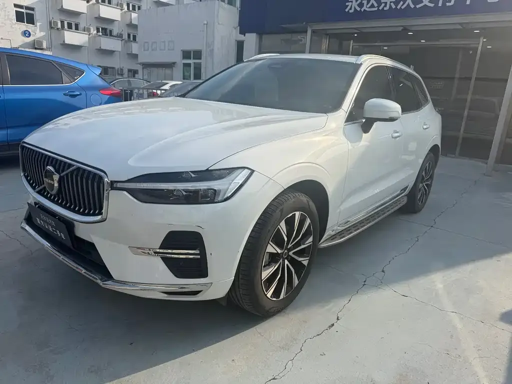 Volvo XC60 — фото 1