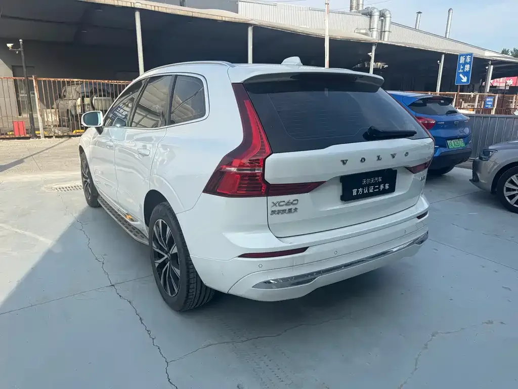 Volvo XC60 — фото 9