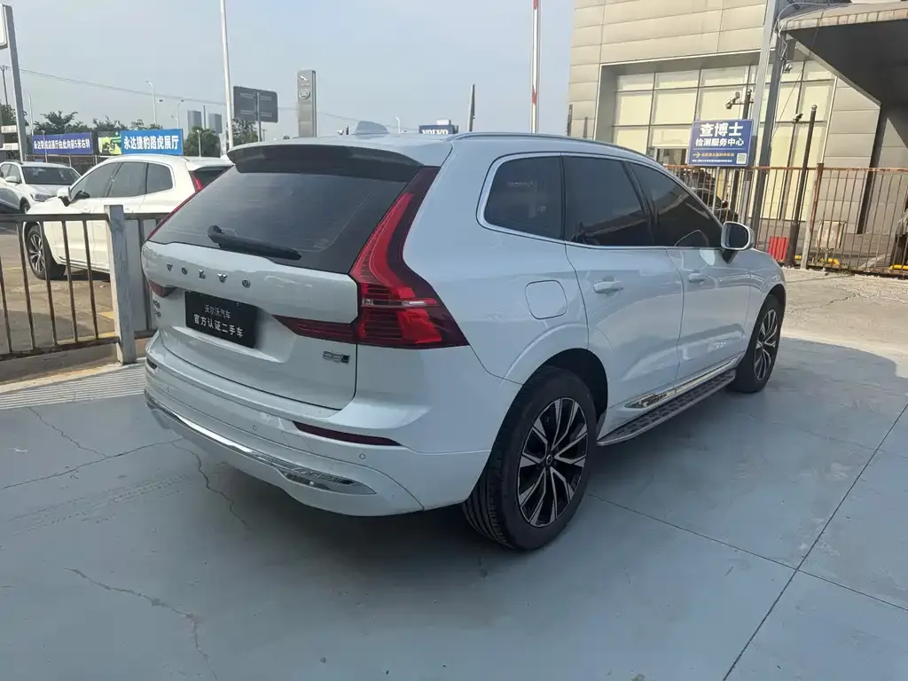 Volvo XC60 — фото 10