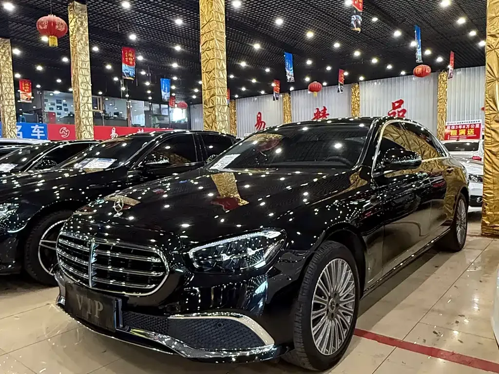 Mercedes-Benz E-Class — фото 1