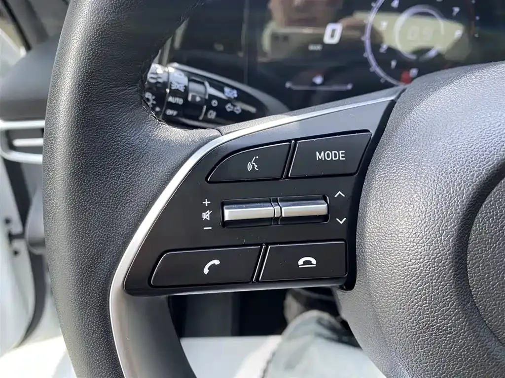 Hyundai Elantra — фото 10