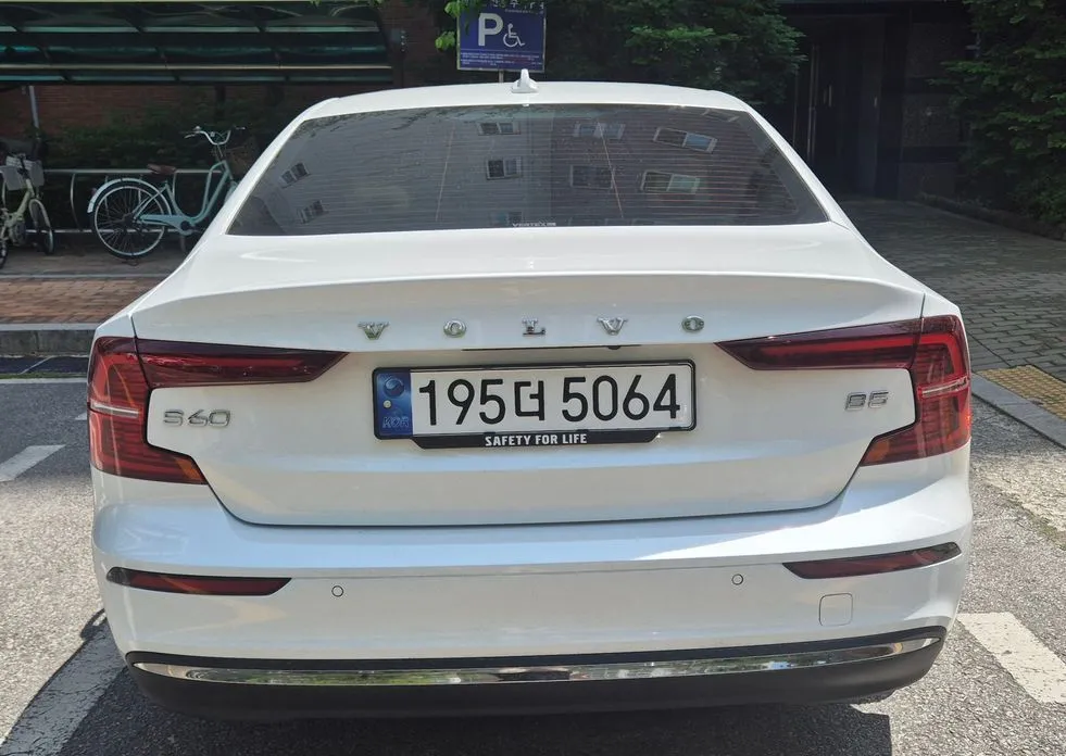 Volvo S60 2024 из KR, фото 3