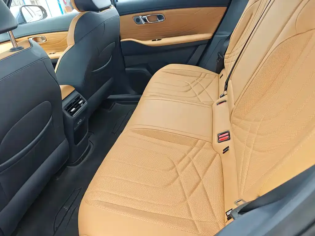 Geely Galaxy Xingjian 7 2025 из CN, фото 3