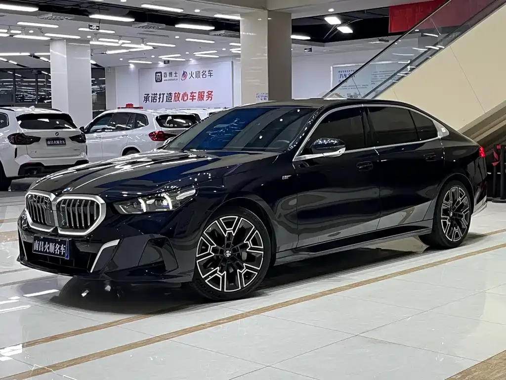 BMW 5 Series — фото 1