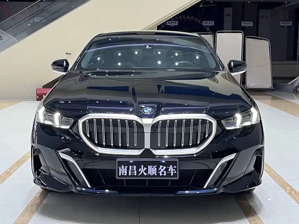 BMW 5 Series — фото 10