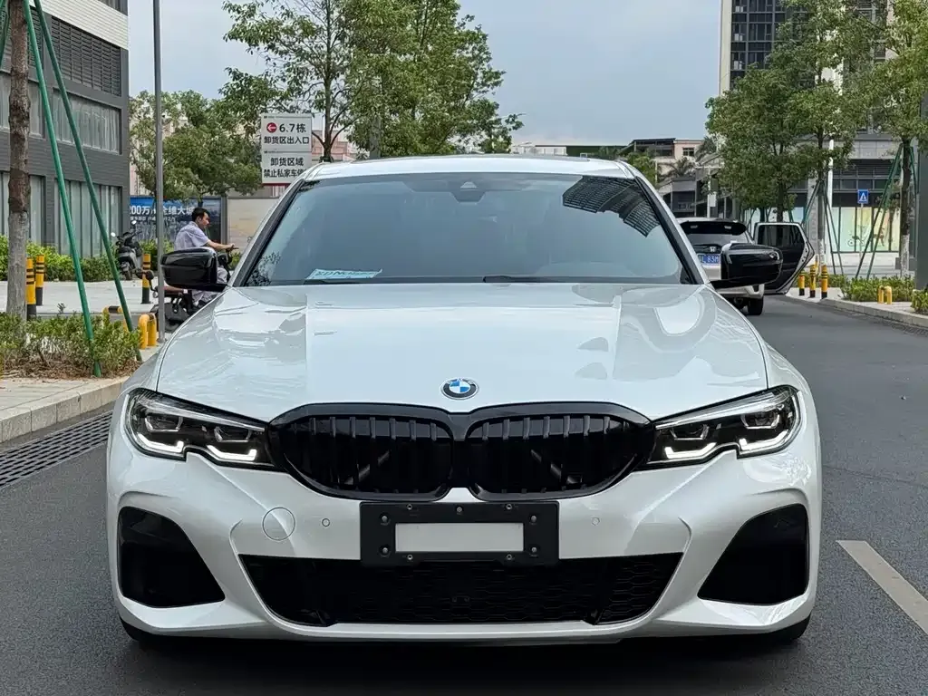 BMW 3 Series 2022 из CN, фото 1