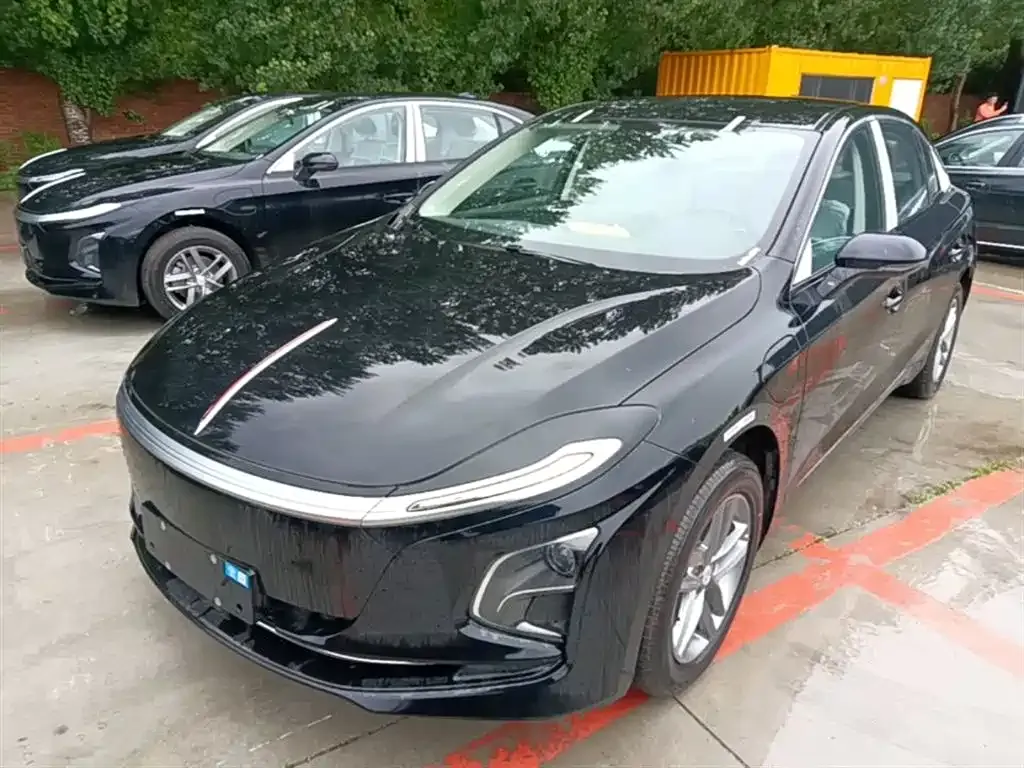 Hongqi E-QM5 — фото 1