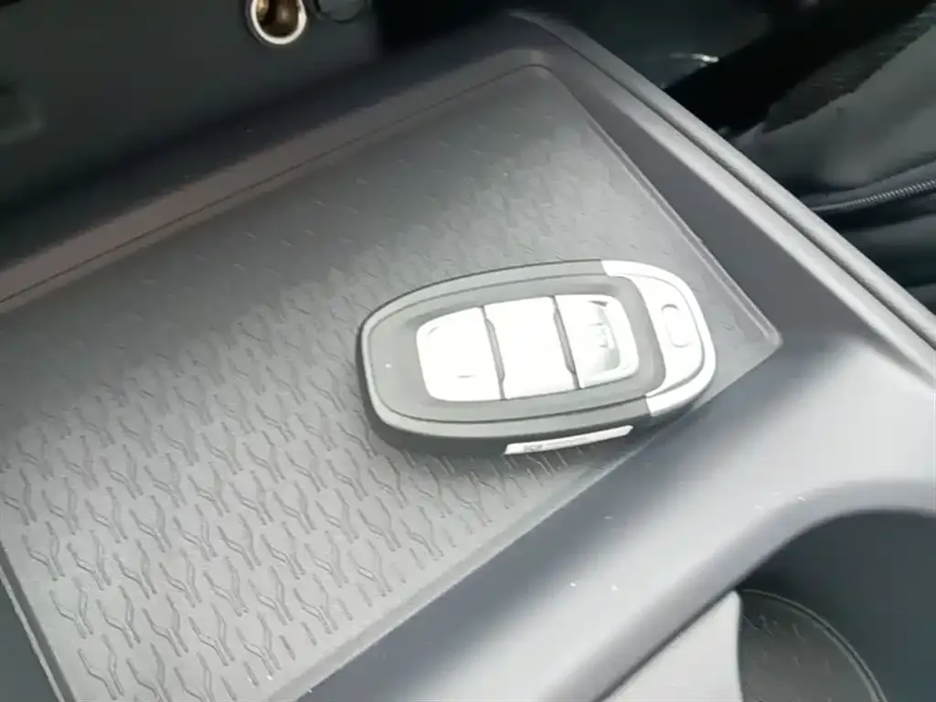 Hongqi E-QM5 — фото 3