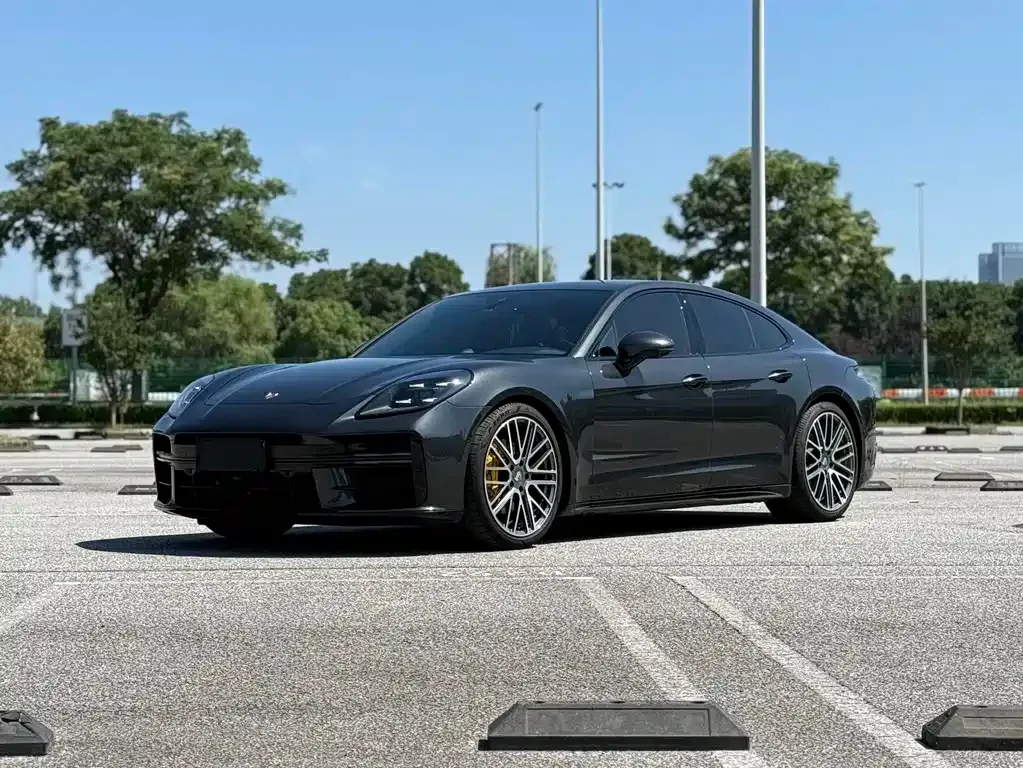 Porsche Panamera — фото 1
