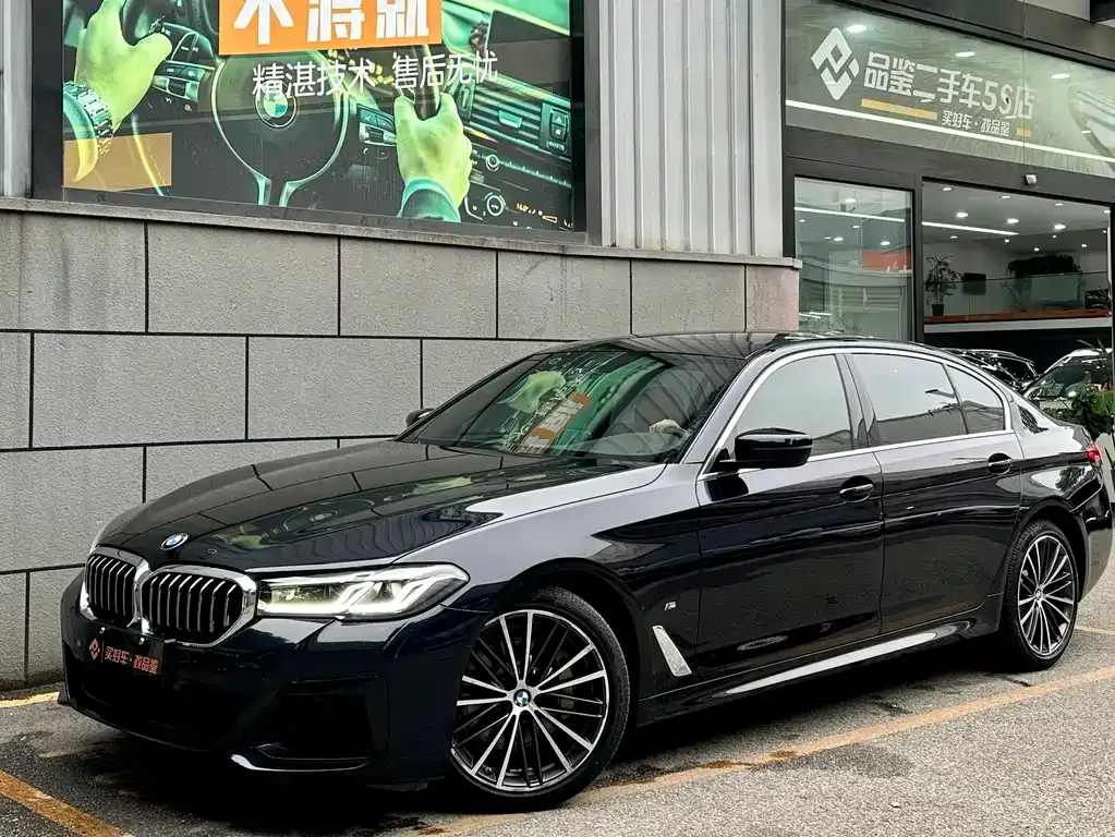 BMW 5 Series — фото 1