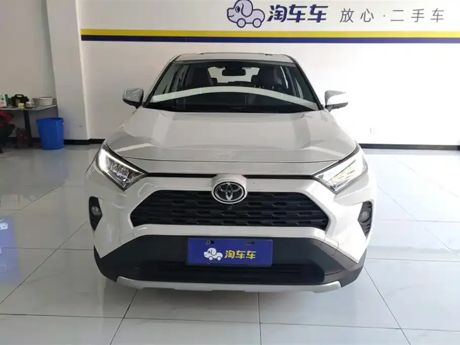 Toyota RAV4 — фото 7