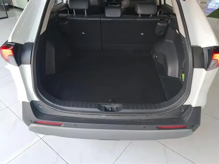 Toyota RAV4 — фото 10