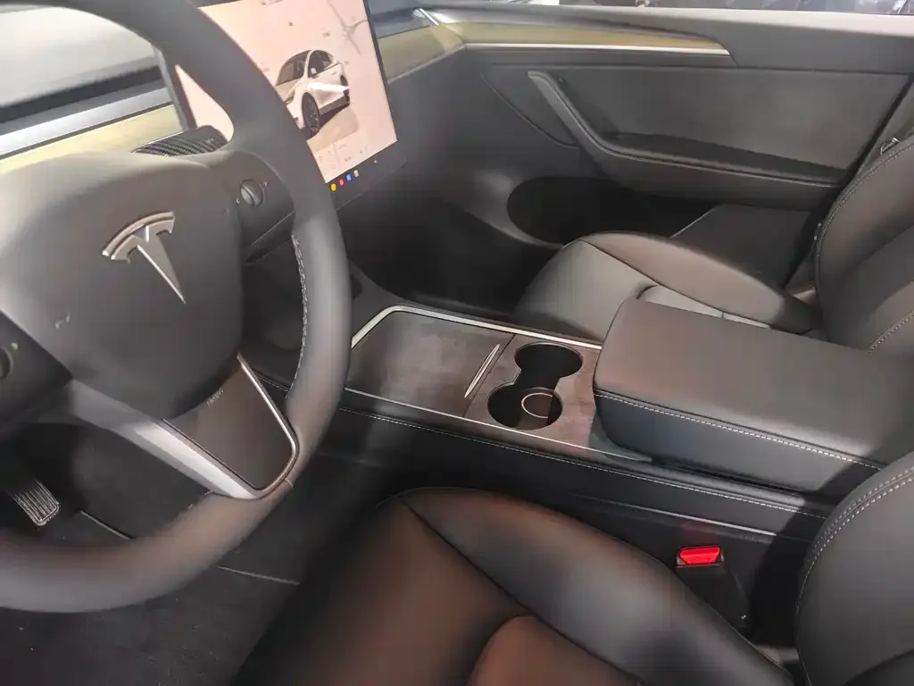 Tesla Model Y — фото 4
