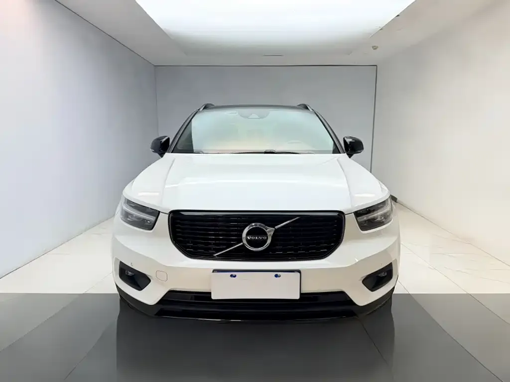 Volvo XC40 — фото 2