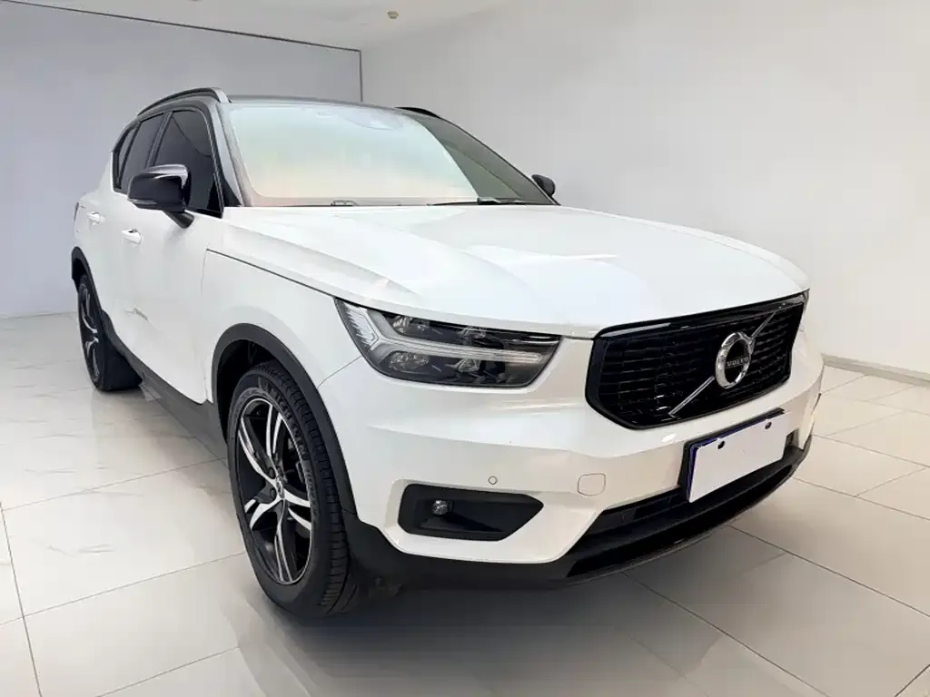 Volvo XC40 — фото 3