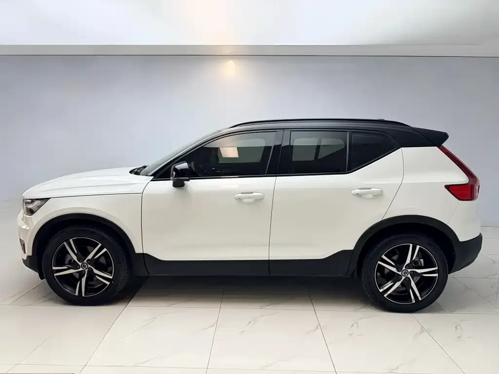 Volvo XC40 — фото 4