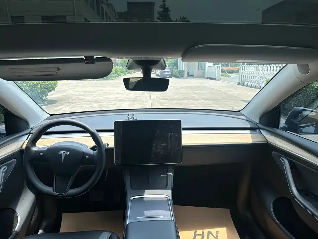 Tesla Model Y — фото 9