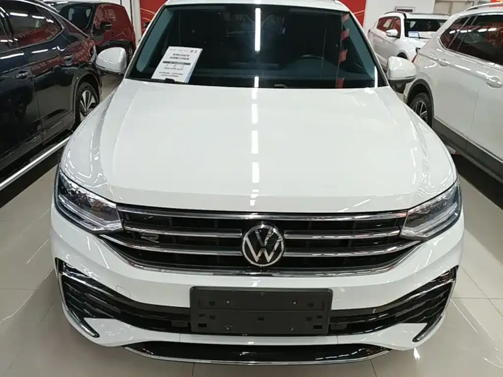 Volkswagen Tiguan L — фото 9