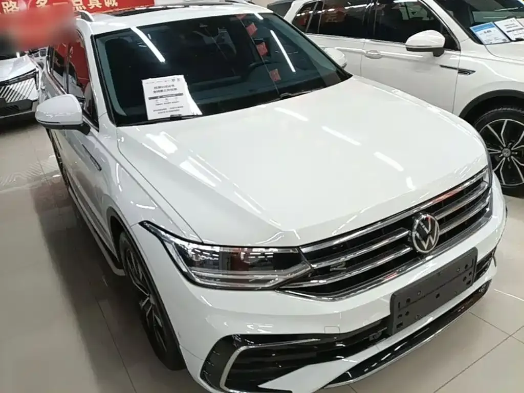 Volkswagen Tiguan L — фото 8