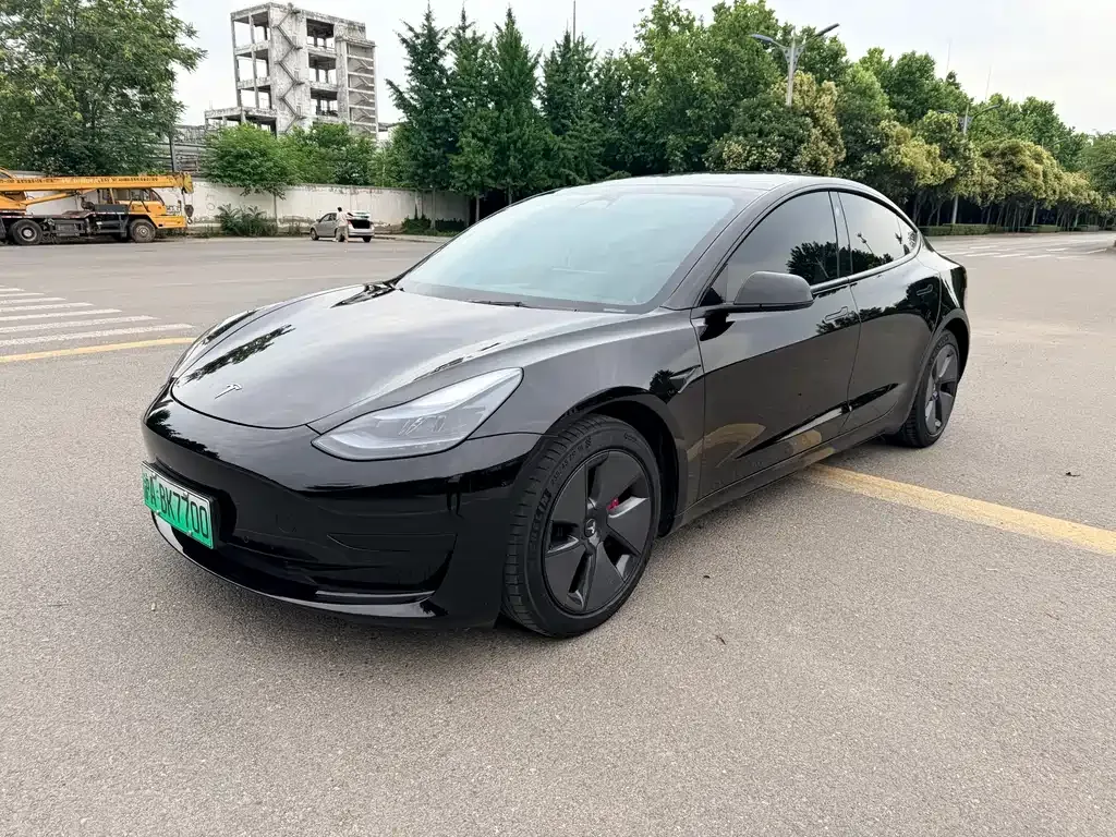 Tesla Model 3 — фото 1