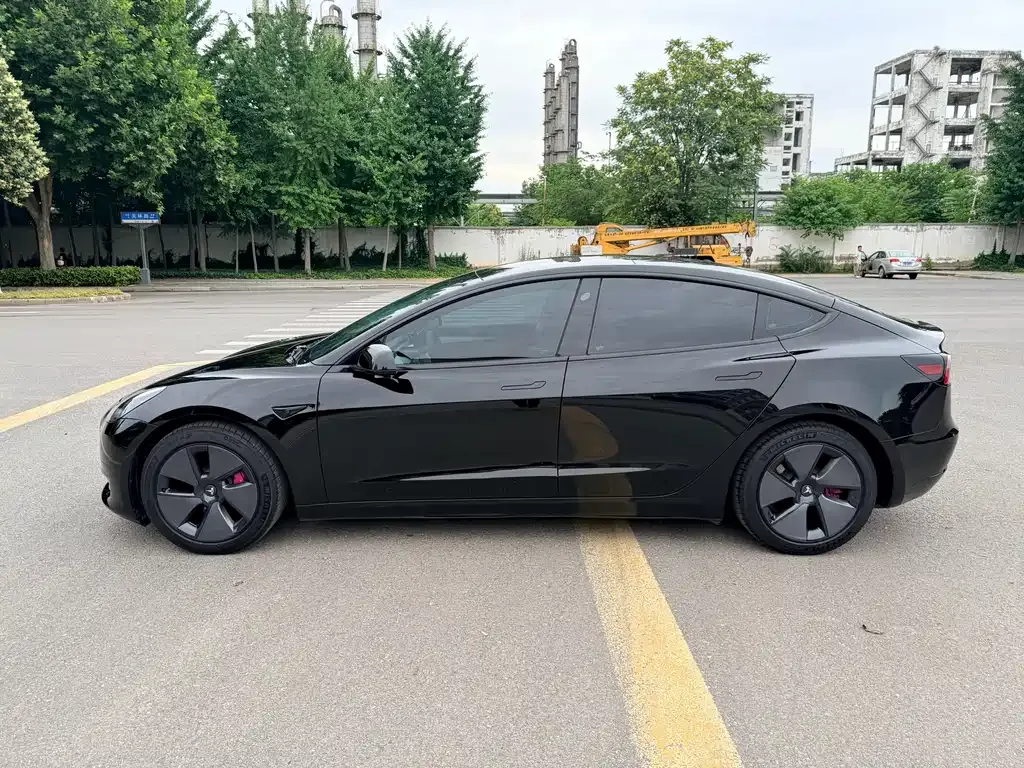 Tesla Model 3 — фото 7