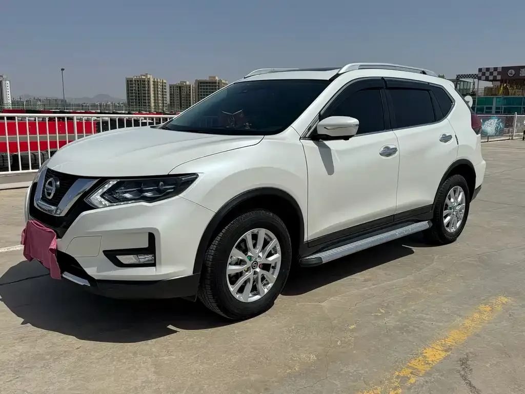 Nissan X-Trail — фото 1