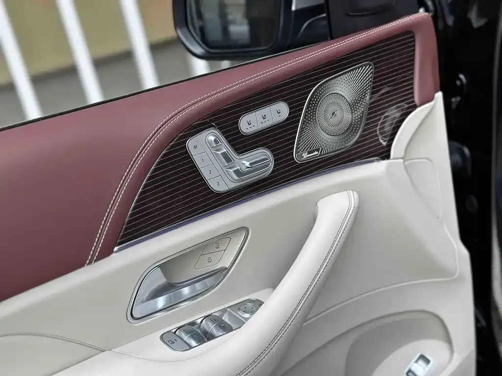 Mercedes-Benz GLS — фото 10