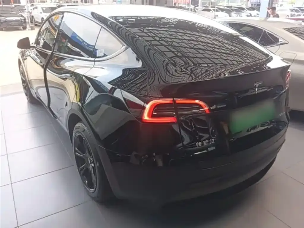 Tesla Model Y — фото 4