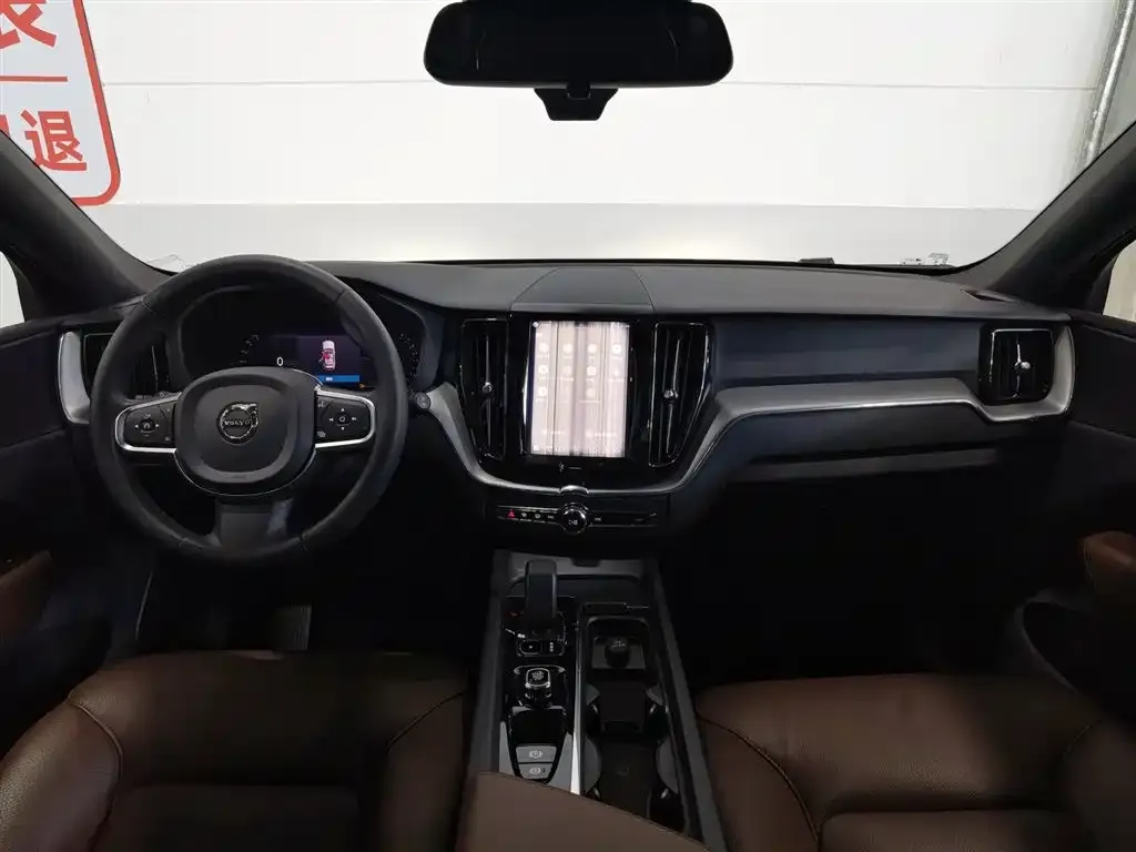 Volvo XC60 — фото 6