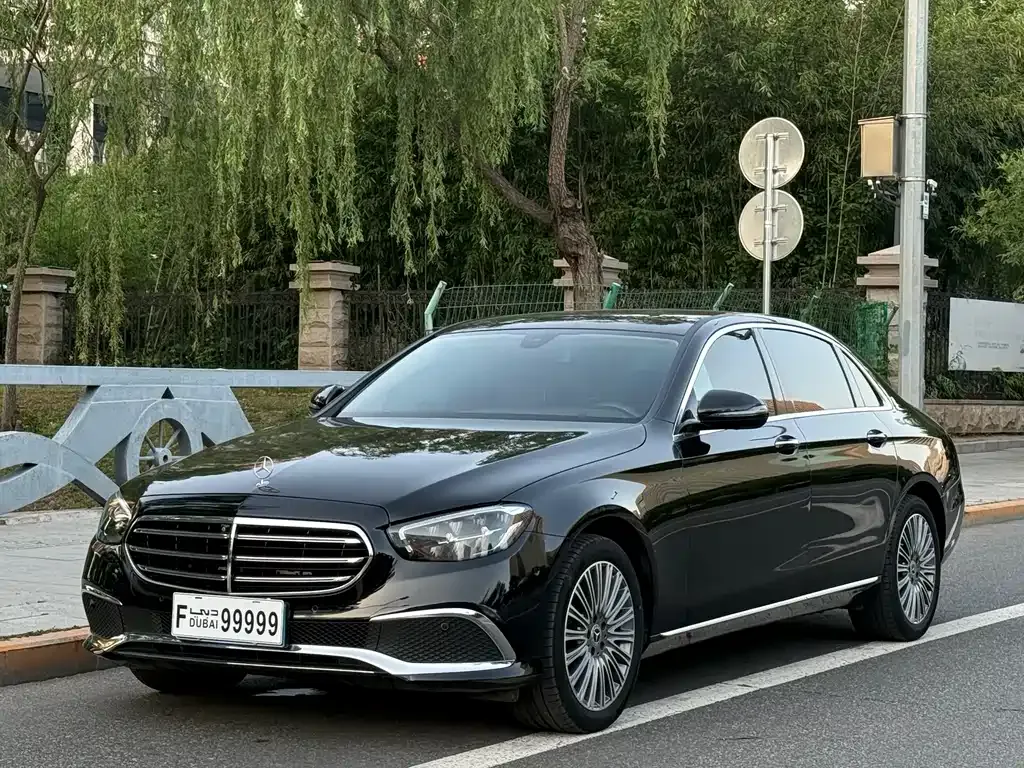 Mercedes-Benz E-Class — фото 1