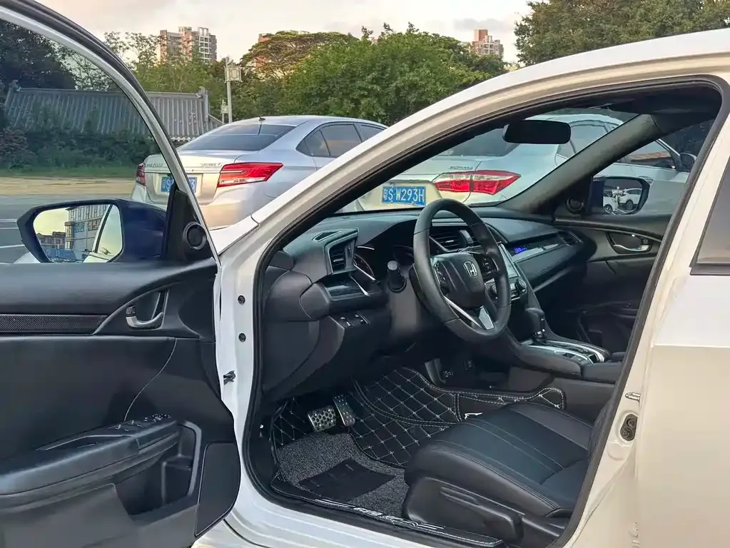Honda Civic — фото 7