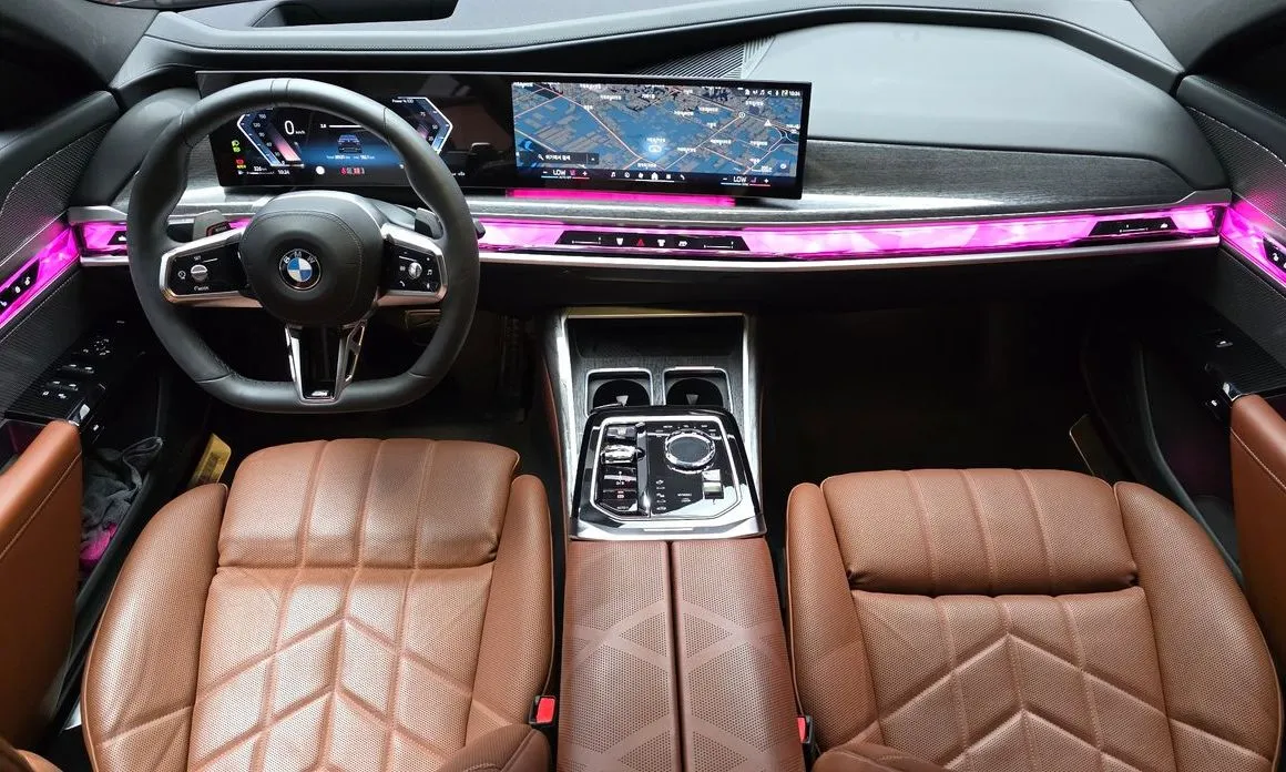 BMW 7-Series — фото 10
