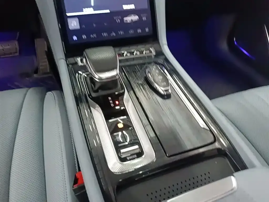 Hongqi H5 PHEV 2025 из CN, фото 4
